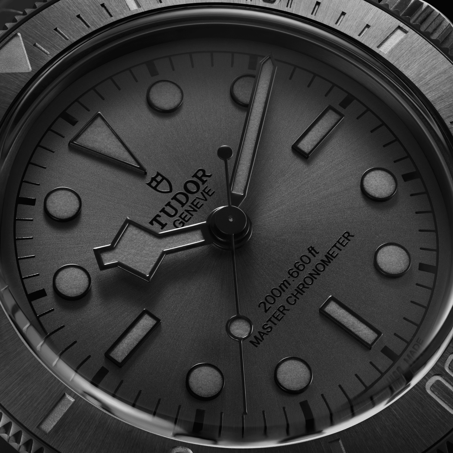 tudor-m7941a1acnu-0001-gallery3-new26 Black Bay | 7941A1ACNU | | M7941A1ACNU-0001 | Tudor Official Retailer - Srichai Watch