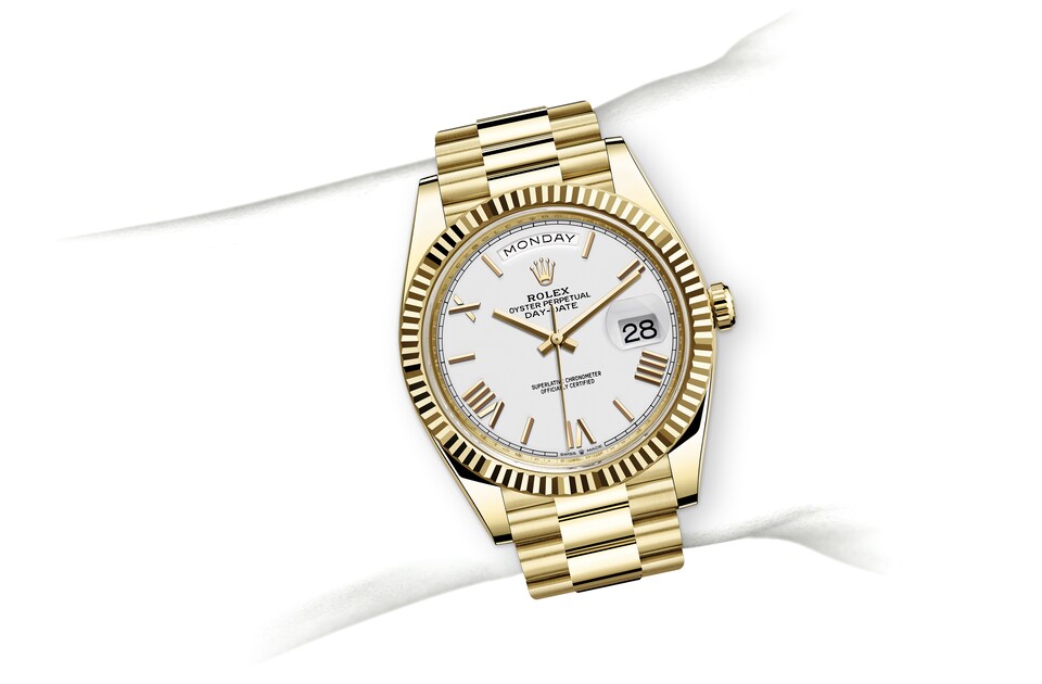 Rolex Day-Date | 228238 | Day-Date 40 | หน้าปัดสีอ่อน | ขอบหน้าปัดแบบเซาะร่อง | หน้าปัดสีขาว | ทองคำ 18 กะรัต | m228238-0042 | ชาย Watch | Rolex Official Retailer - Srichai Watch