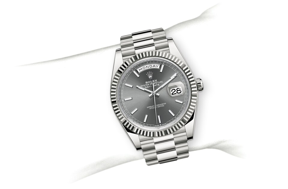Rolex Day-Date | 228239 | Day-Date 40 | หน้าปัดสีเข้ม | หน้าปัดสีเทาอมน้ำเงิน | ขอบหน้าปัดแบบเซาะร่อง | ทองคำขาว 18 กะรัต | m228239-0060 | ชาย Watch | Rolex Official Retailer - Srichai Watch