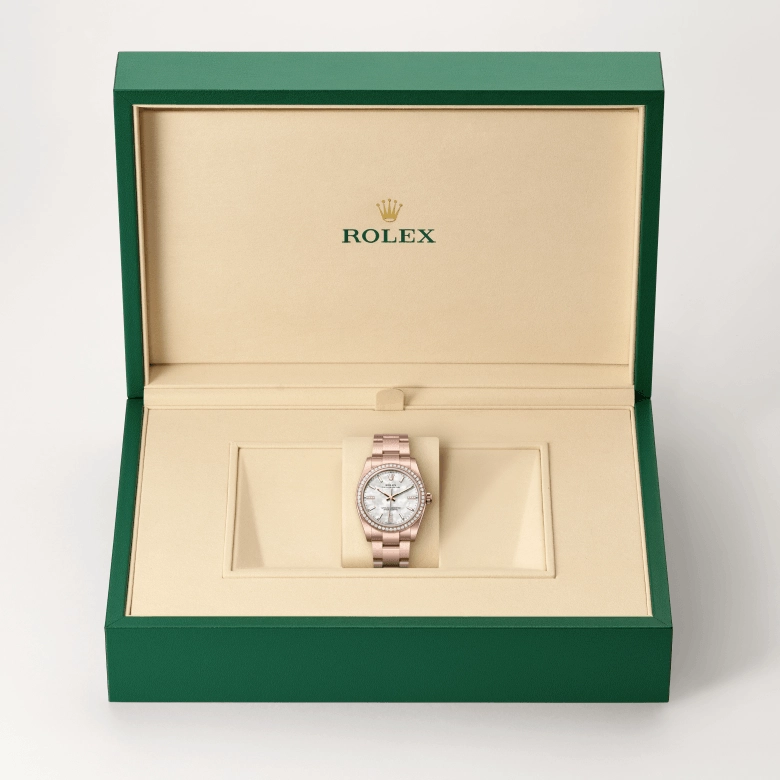 Rolex Oyster Perpetual in 18 ct Everose gold, M124245RBR-0002 - Srichai Watch