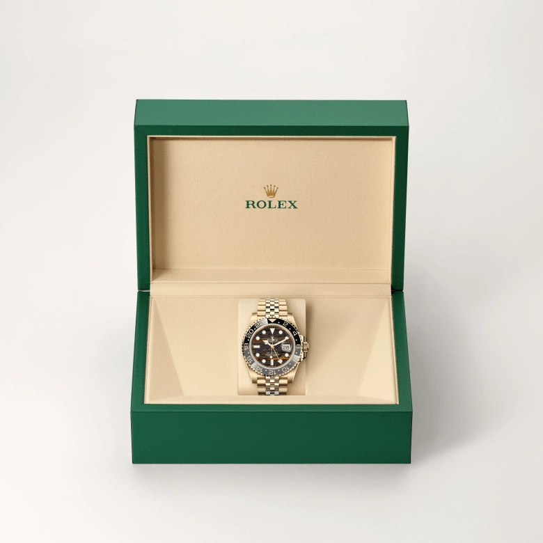Rolex GMT-Master II in 18 ct yellow gold, M126718GRNR-0002 - Srichai Watch